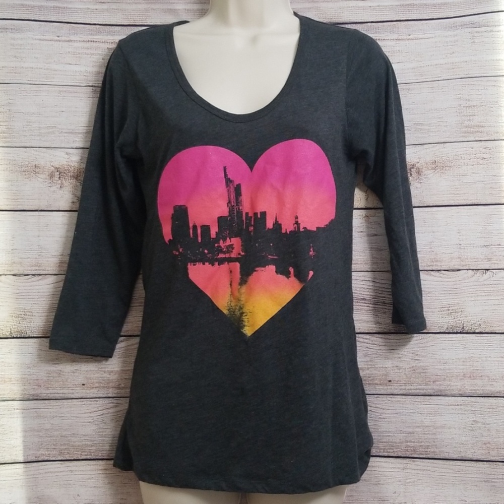 🍁SALE🍁 NWOT FIFTH SUN CITY SCAPE HEART TOP